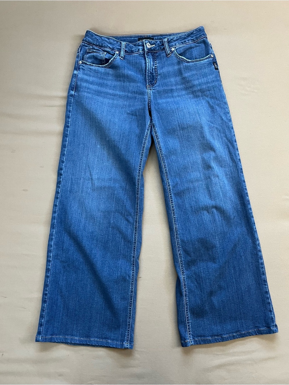 Attention Petite Women! Wide Leg 30”x 28” Jeans